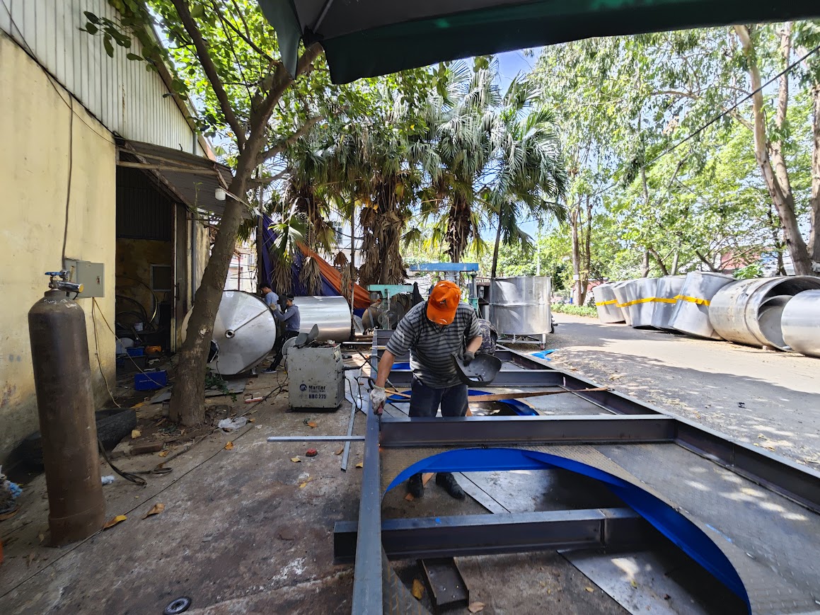 Bồn khuấy chống lắng sơn 1000 1500 lít - Ảnh 1