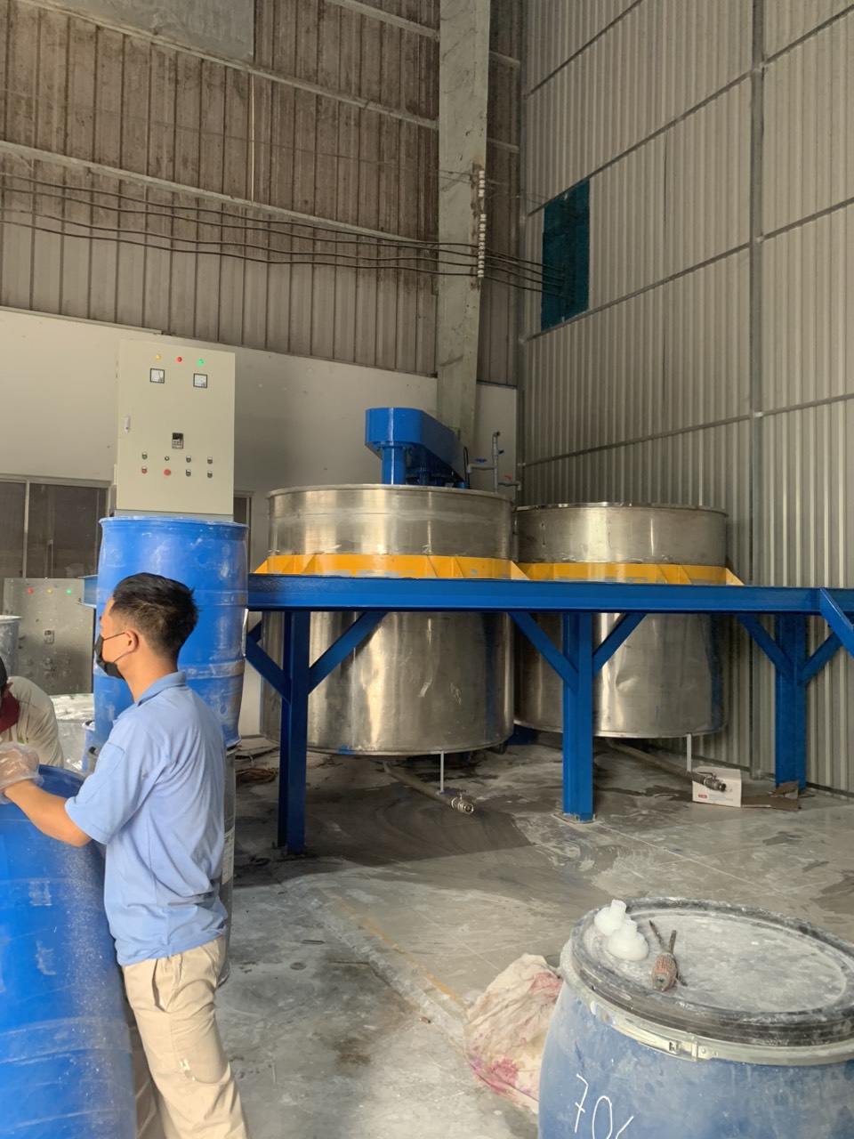 Bồn khuấy sơn đáy bằng 300l, 500l, 700l, 1200l - Ảnh 1