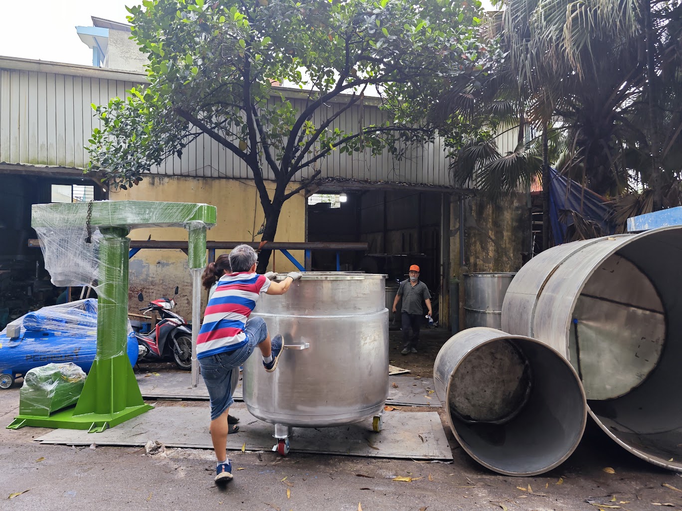 Bồn khuấy sơn 2000 3000 4000 lít - Ảnh 1