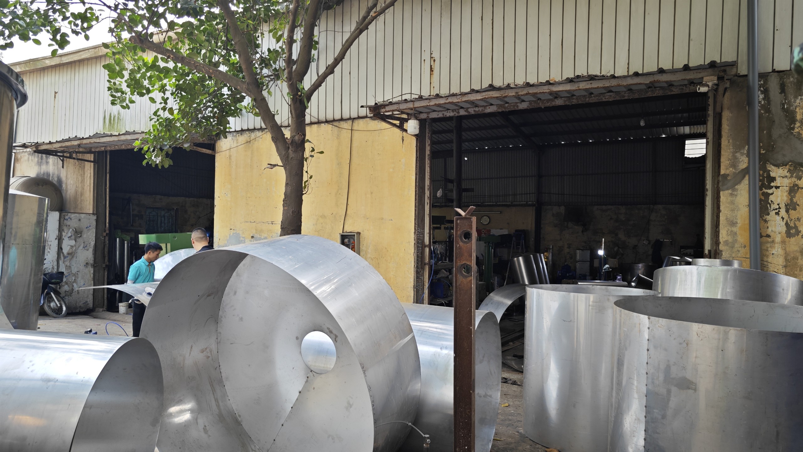 Bồn khuấy sơn 500 1500 2500 lít - Ảnh 1