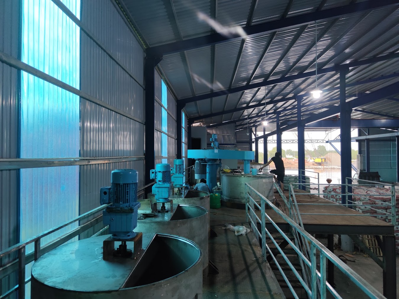 Máy khuấy sơn sàn thao tác 2500 lít - Ảnh 1