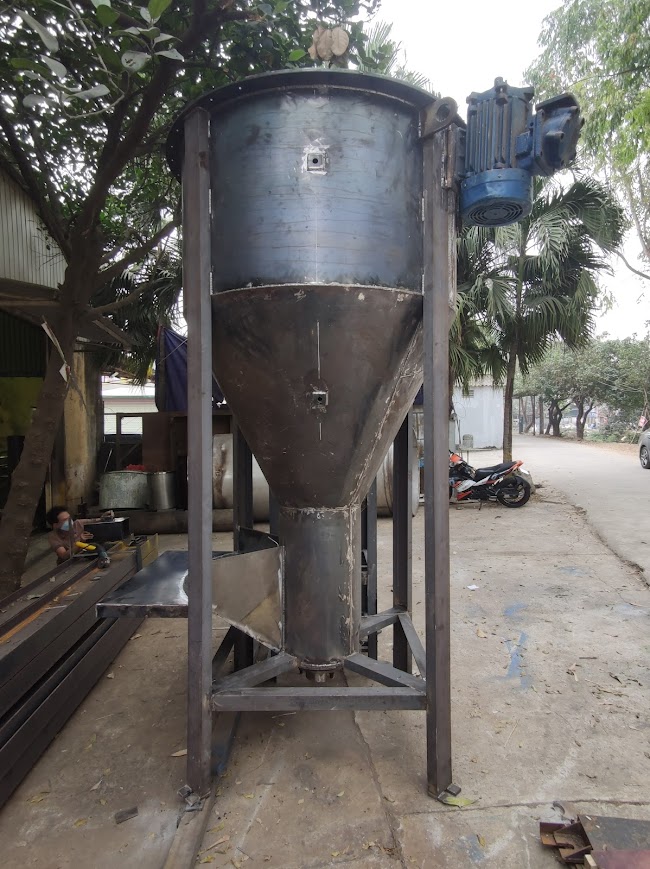 Máy trộn bột bả đứng 2000Kg 50 bao - Ảnh 1