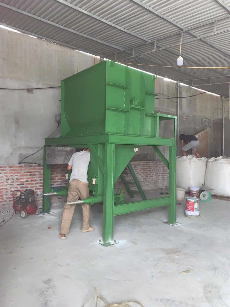 Máy trộn bột bả ngang 1000kg 2 tầng - Ảnh 1