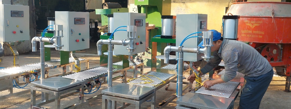 máy chiết rót sơn nước tự động