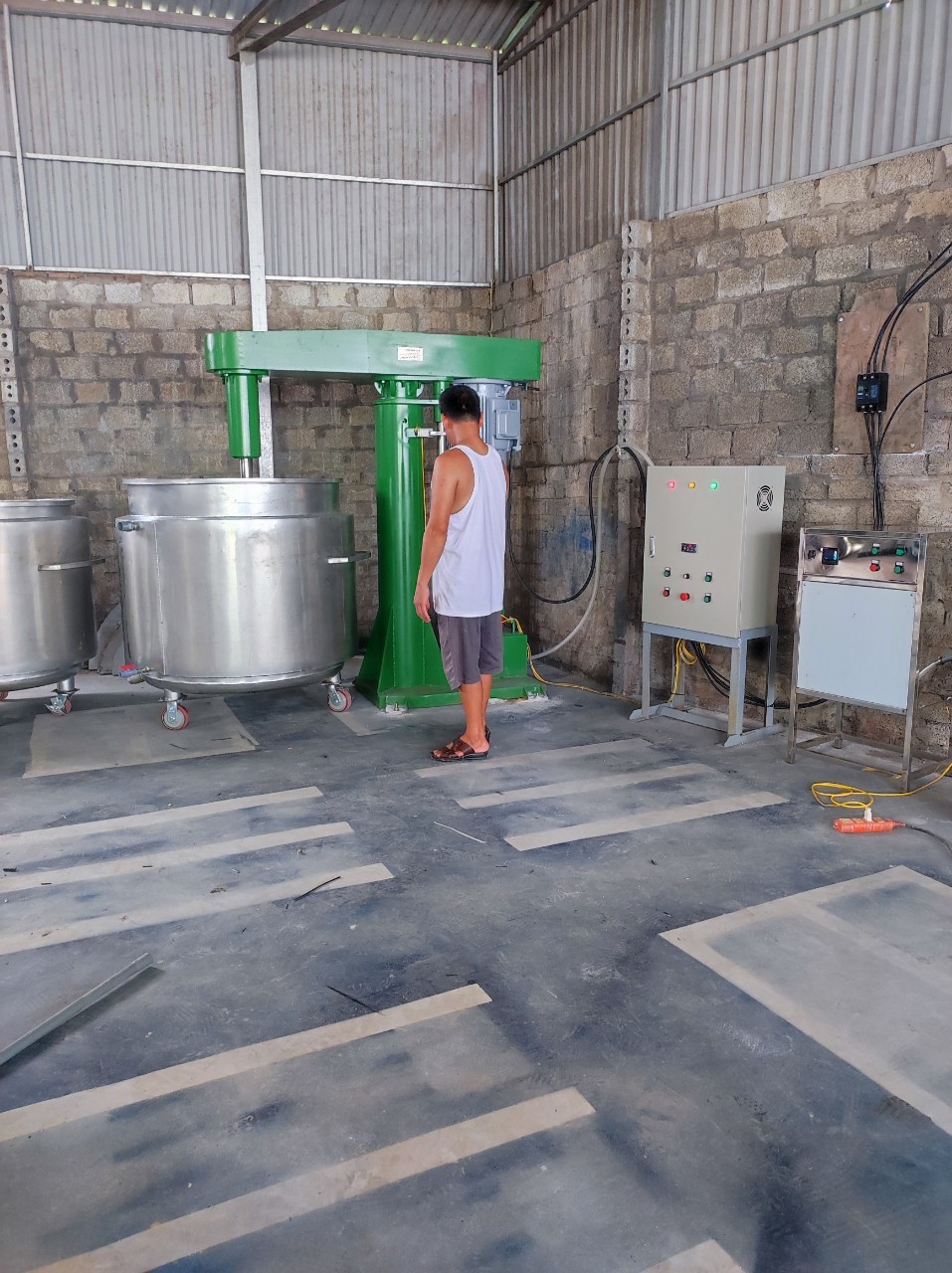 Máy khuấy sơn 1000 lít bồn 2 lớp làm mát - Ảnh 1
