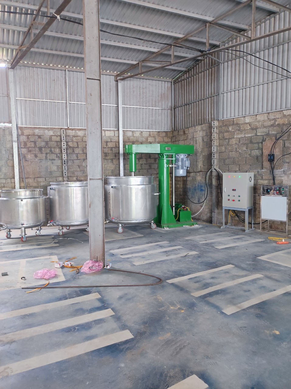 Máy khuấy sơn 1000 lít bồn 2 lớp làm mát - Ảnh 1