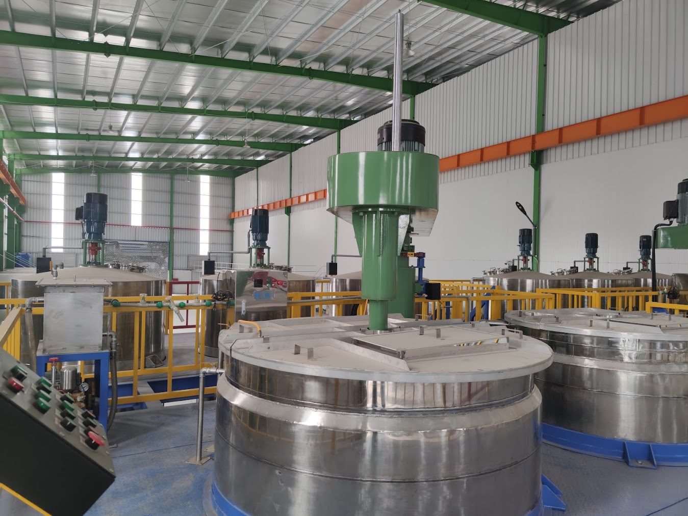 Máy khuấy sơn sàn thao tác 10000 lít - Ảnh 1