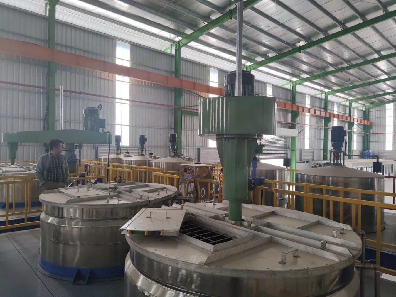 Máy khuấy sơn sàn thao tác 8000 lít - Ảnh 1