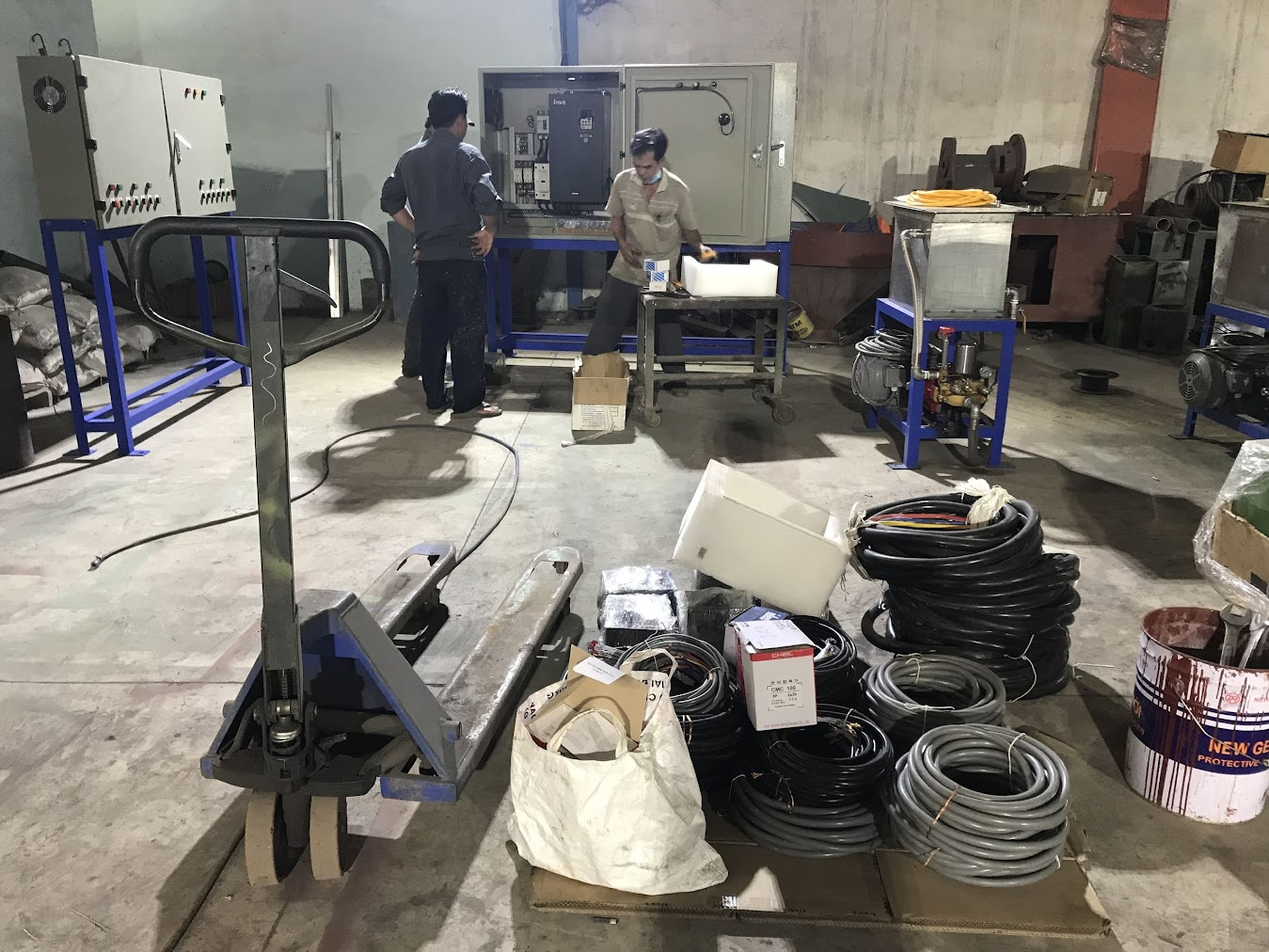 Máy khuấy sơn sàn thao tác 8000 lít - Ảnh 1