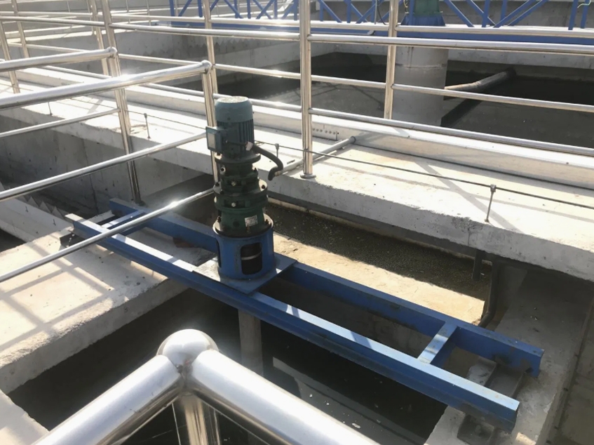 Máy khuấy xử lý nước thải công nghiệp - Ảnh 1