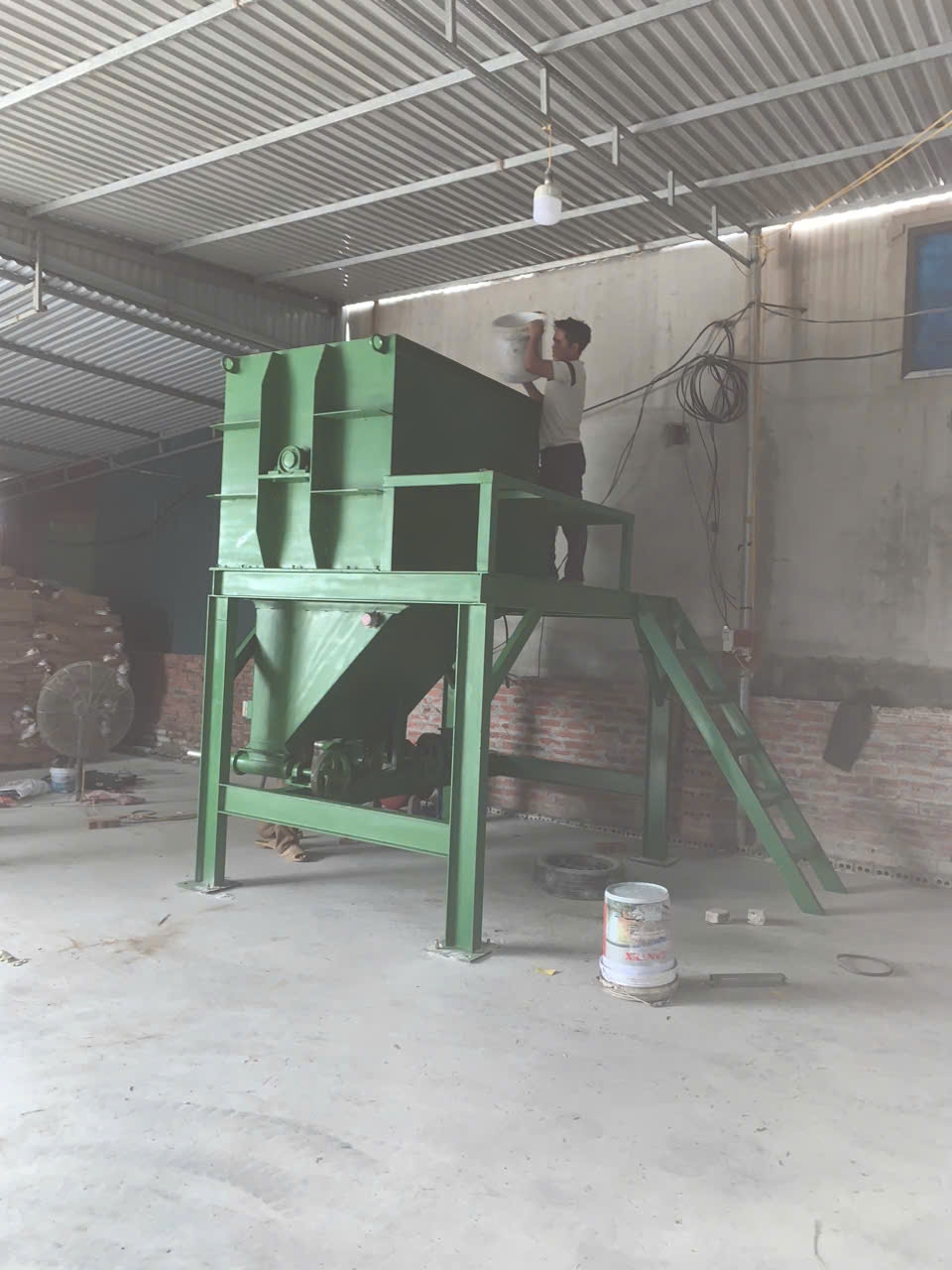 Máy trộn bột bả ngang 1000kg 2 tầng - Ảnh 1