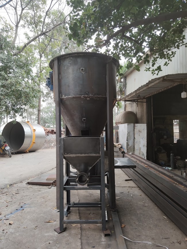 Máy trộn bột bả đứng 2000Kg 50 bao - Ảnh 1