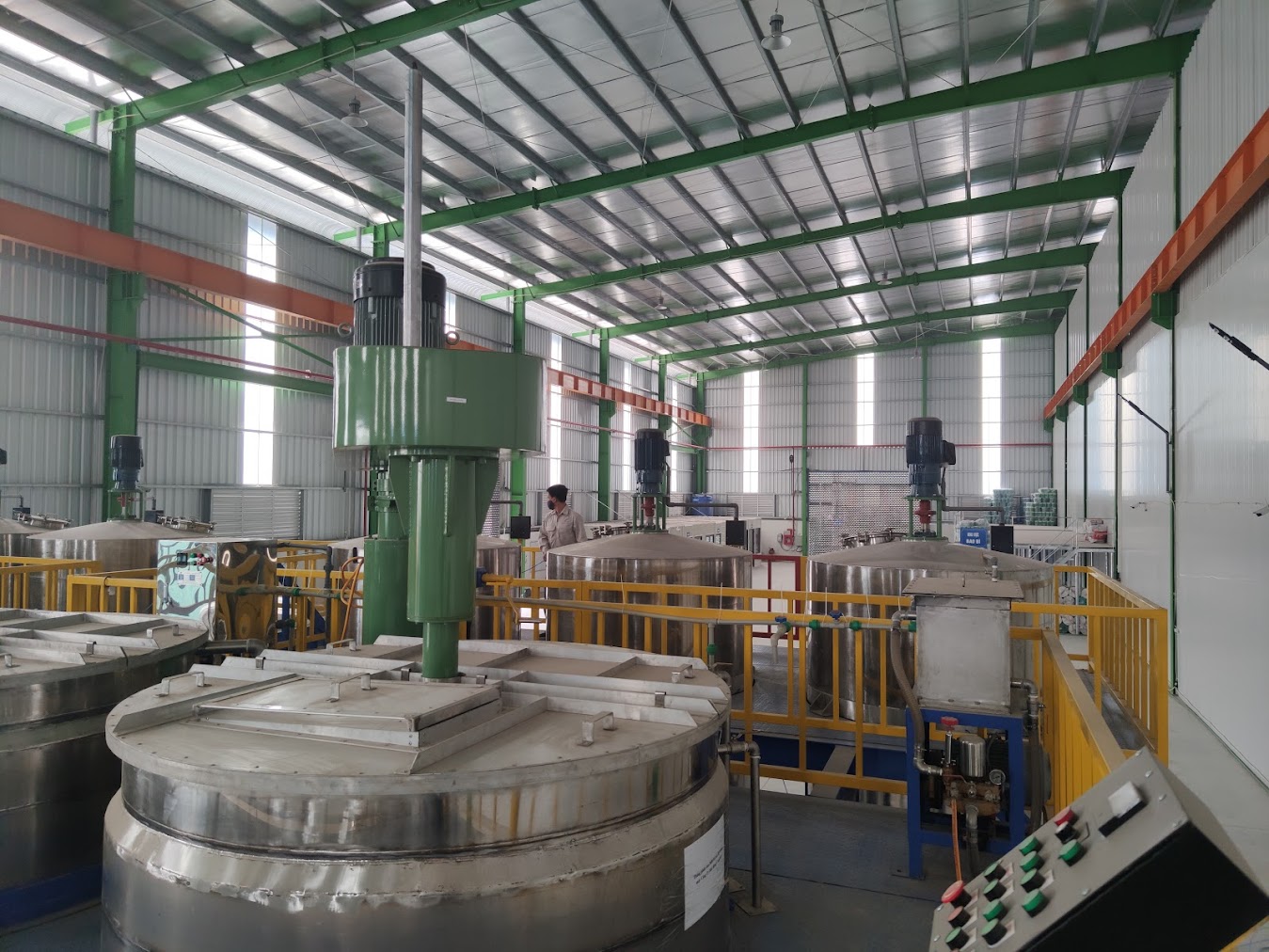 Máy khuấy sơn sàn thao tác 10000 lít - Ảnh 1