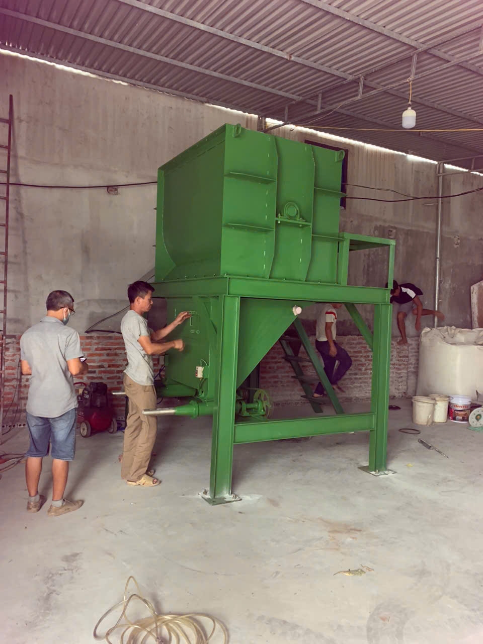 Máy trộn bột bả ngang 1000kg 2 tầng - Ảnh 1